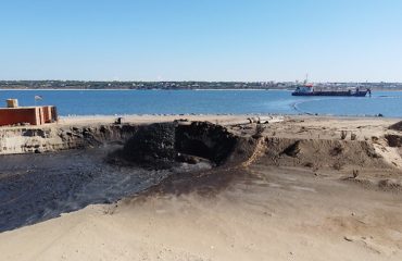 toneladas de lodos tóxicos en Huelva