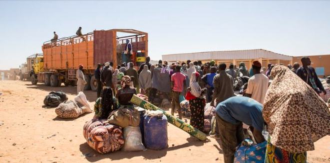 En Agadez (Níger), en pleno desierto del Sáhara, los migrantes relatan las duras condiciones para ir a Europa Crédito: Organización Internacional para las Migraciones (OIM)