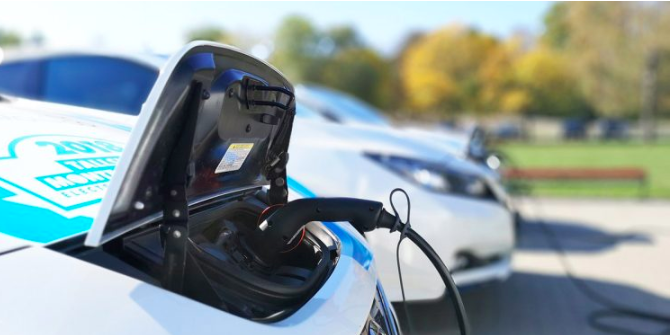 La Agencia Internacional de Energía calcula que las ventas globales de autos eléctricos aumenten 35% este año, después de un 2022 récord.