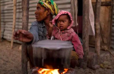 El 99% de los hogares en Sierra Leona cocina con leña o carbón. El humo produce cientos de miles de muertes al año en el mundo | Archivo Cambio16